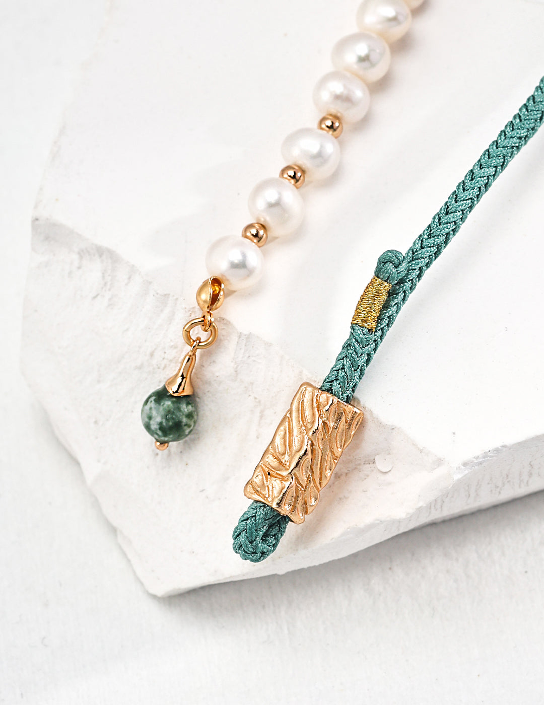 Natural Jade Woven Bracelet With Pearls In Gold Plated Silver